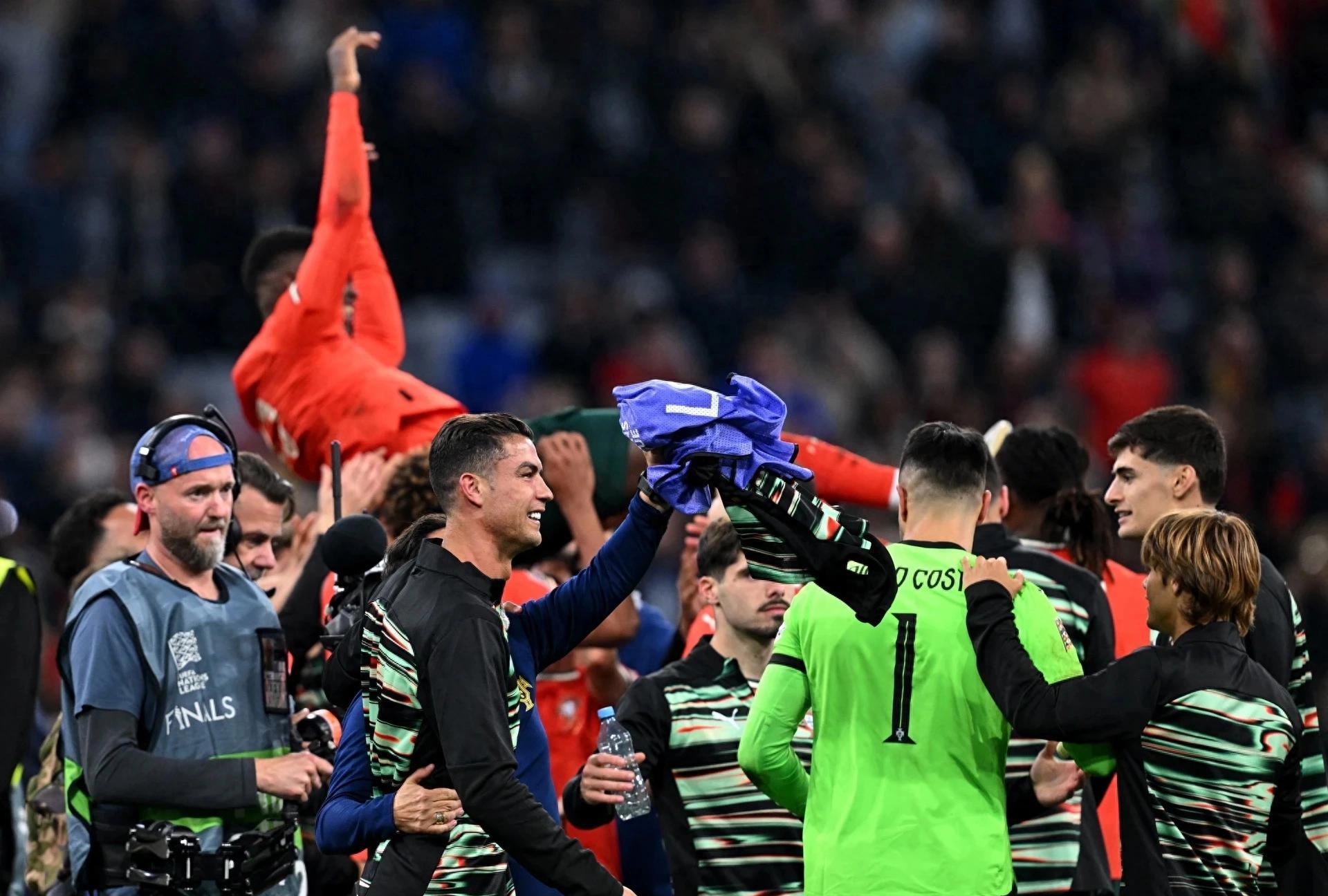 一场经典之战！欧洲杯点燃球迷热情的简单介绍