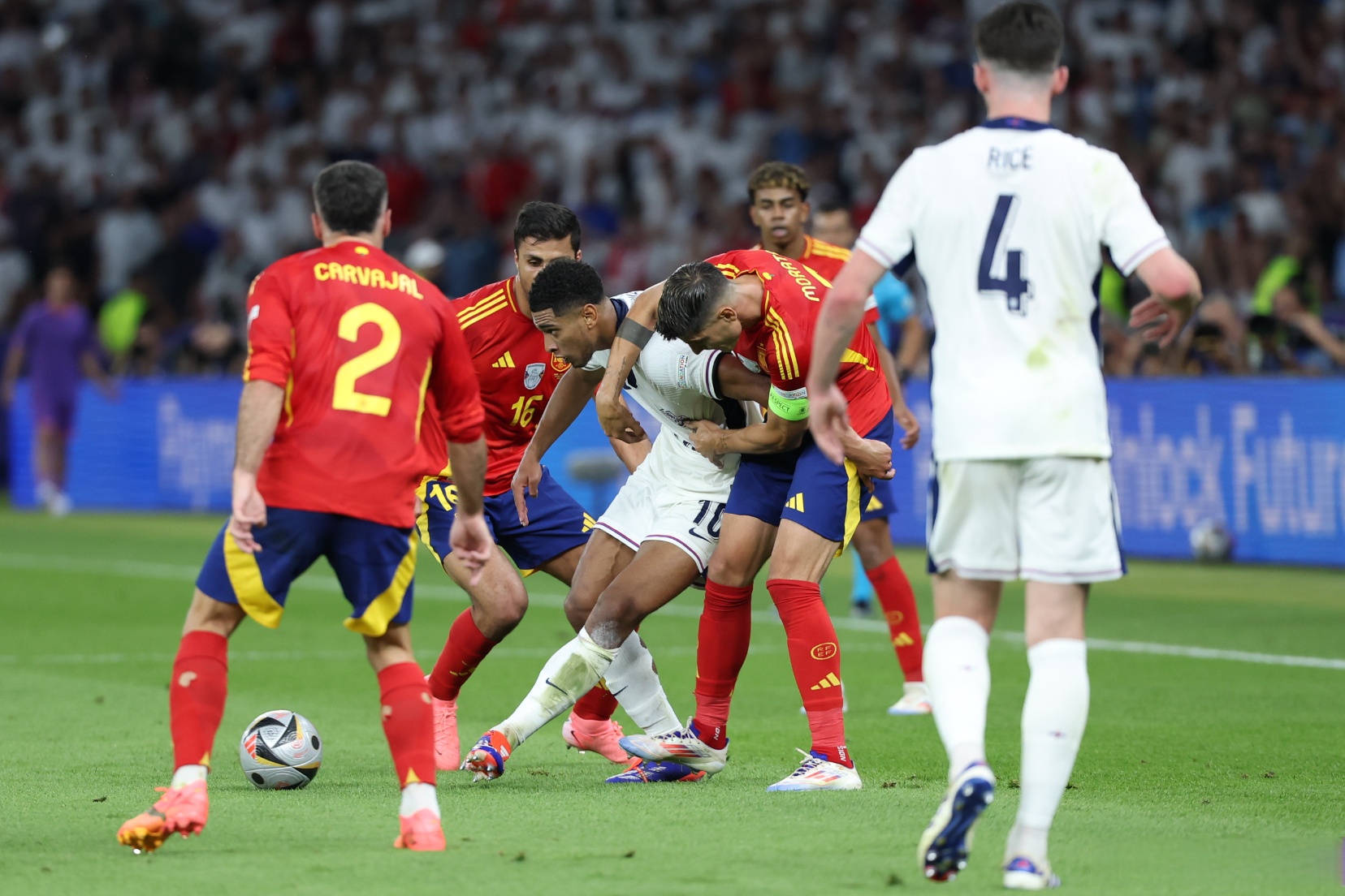 拉沃尔杯轻取联合杯,西西帕斯点燃赛场 拉沃尔杯轻取联合杯,西西帕斯点燃赛场