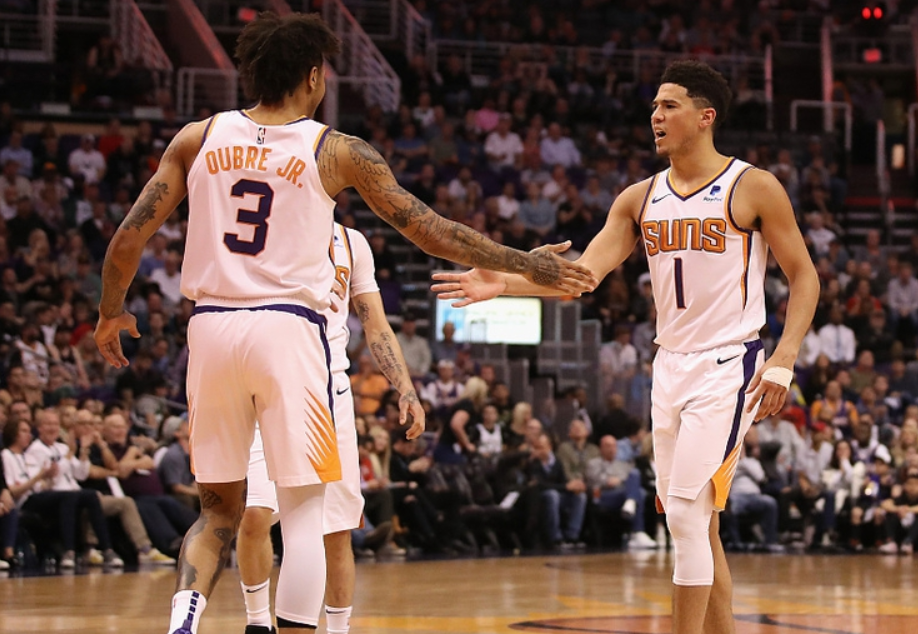 上海队横扫四川队，字母哥带队取胜